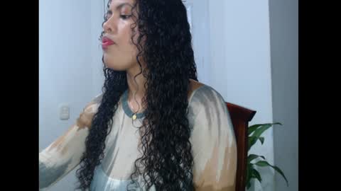 Snapshot of lylii_evans chatting on December 7, 10:23 pm lylii_evans online show from December 7, 10:23 pm