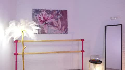 Lyly   online show from February 4, 9:49 am