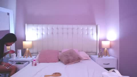 Lyn online show from February 25, 11:21 am