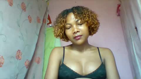 lyndah19 online show from February 7, 11:52 pm