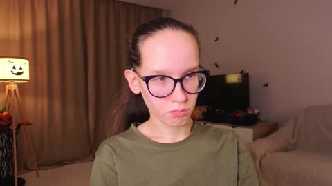 Sara online show from November 10, 4:32 pm