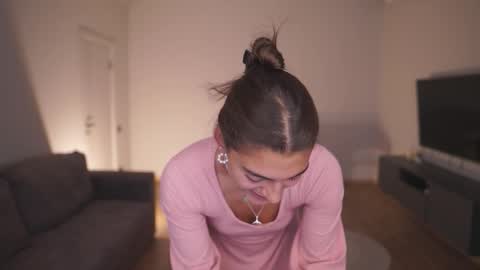  LYNN  online show from March 22, 6:06 am