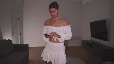  LYNN  online show from March 9, 6:29 am