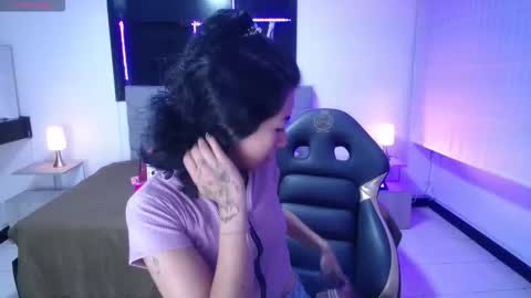 lynn_turner_ online show from March 6, 1:54 pm