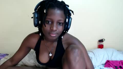 lyenne online show from October 30, 8:15 am