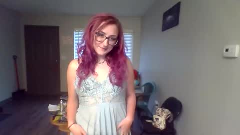 Lynn  online show from April 14, 11:30 pm