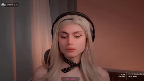 Lyodass online show from April 19, 2:23 am