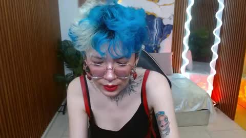 lyra_tay online show from March 3, 7:10 pm
