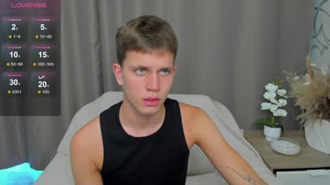 m0neyken_ online show from August 10, 2:05 am
