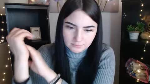 m_i_k_i_ online show from January 19, 2:16 pm