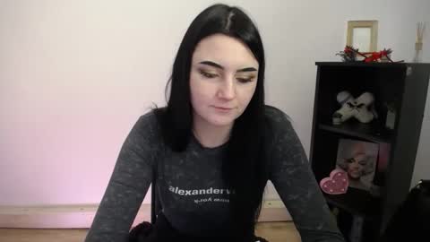 m_i_k_i_ online show from February 16, 12:25 pm