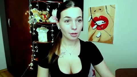 Snapshot of m_vikki chatting on February 17, 1:44 pm Vikki online show from February 17, 1:44 pm