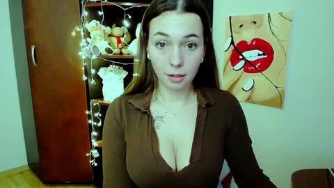 Snapshot of m_vikki chatting on February 11, 1:41 pm Vikki online show from February 11, 1:41 pm