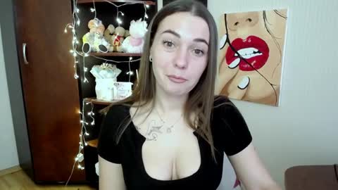Snapshot of m_vikki chatting on March 10, 10:39 am Vikki online show from March 10, 10:39 am