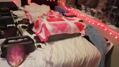 mac1119 online show from March 27, 5:02 am