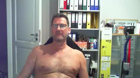 macfly67 online show from April 29, 8:57 pm