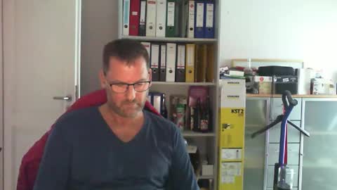 macfly67 online show from October 4, 7:28 am