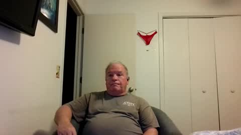 mackdocc001 online show from February 15, 6:28 pm