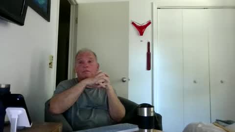 mackdocc001 online show from April 21, 6:04 pm