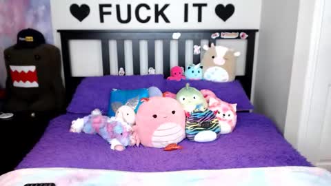 Mackenzie Wolfe online show from December 1, 5:38 am