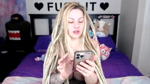 Mackenzie Wolfe online show from January 7, 5:34 am