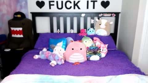 Mackenzie Wolfe online show from December 18, 5:36 am