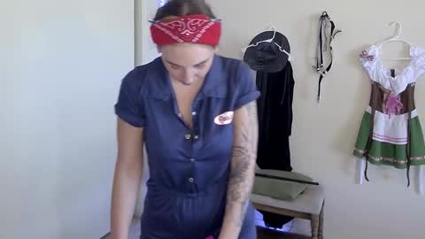 Madam Edgewood online show from October 29, 9:37 pm