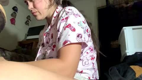 SummerPeach online show from January 19, 6:42 am