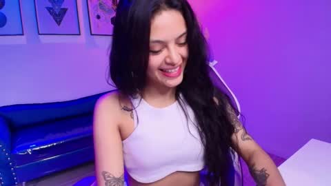 maddie_t18 online show from April 4, 11:39 am