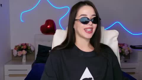maddieperezz online show from June 12, 3:55 pm