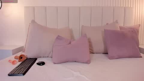 Maddy Howard online show from December 2, 9:46 pm