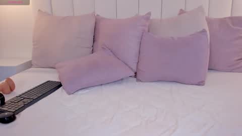 Maddy Howard online show from December 4, 11:04 pm