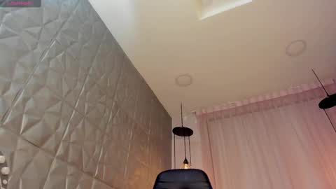 Maddy  online show from October 18, 8:02 pm