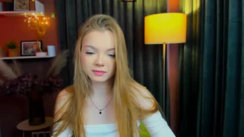 maddy moah online show from April 24, 6:26 am