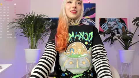 Snapshot of maddy_uwu chatting on January 14, 5:40 am maddy_uwu online show from January 14, 5:40 am