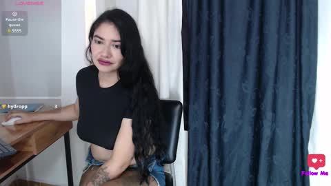 Snapshot of madeleine_w chatting on February 12, 8:18 pm Madeleine online show from February 12, 8:18 pm