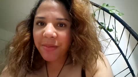 Snapshot of madellein chatting on October 2, 2:32 am madellein online show from October 2, 2:32 am