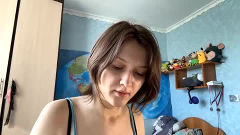 madelynsojourner online show from May 18, 4:07 am