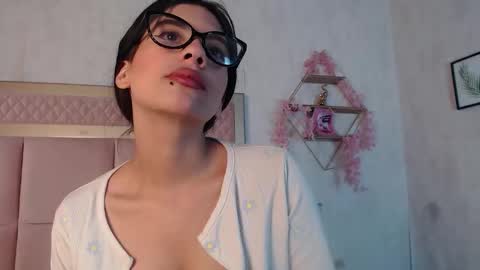 madhison_5 online show from March 28, 12:39 pm
