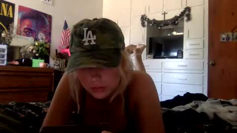 yourfavblonde online show from October 8, 7:20 pm