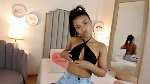 madisongomez16 online show from February 3, 3:31 am