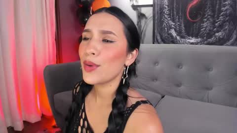 madisson_25 online show from October 9, 8:25 pm