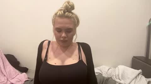 Molly online show from May 14, 4:05 pm