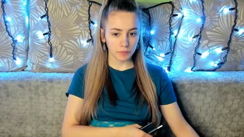 Snapshot of maggiecake chatting on January 27, 1:59 am Maggie online show from January 27, 1:59 am