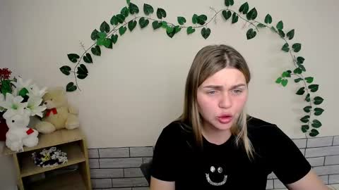 magic_katarina_ online show from December 18, 10:24 pm
