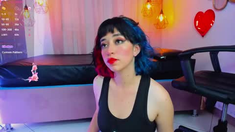 S  online show from February 26, 8:15 pm