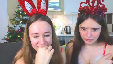 Snapshot of magical_mermaids chatting on December 28, 11:30 am Alice online show from December 28, 11:30 am