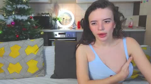 Snapshot of magical_mermaids chatting on December 30, 1:14 pm Alice online show from December 30, 1:14 pm