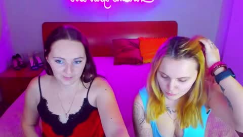 Snapshot of magiceyess chatting on January 16, 10:53 am Lili and Bella online show from January 16, 10:53 am