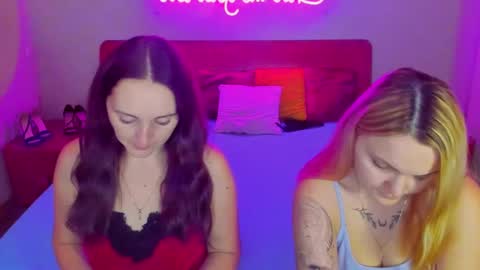 Snapshot of magiceyess chatting on January 10, 7:04 am Lili and Bella online show from January 10, 7:04 am